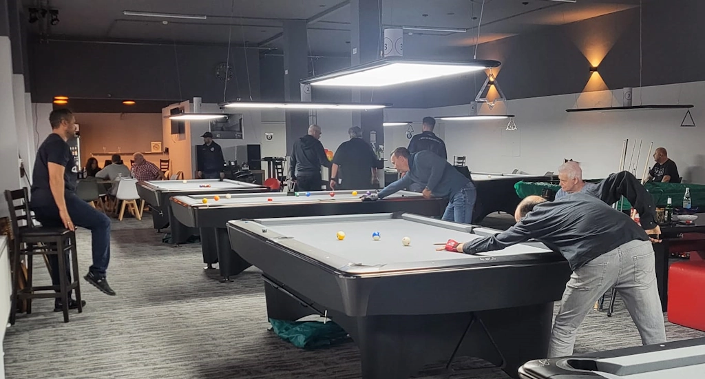 Eröffnungsparty - Billard spielen